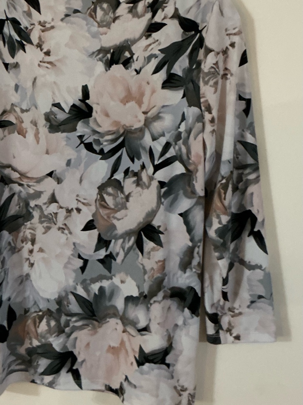 Calvin Klein Long Sleeve Floral Scoop Neck Top in Blush, Gray and Black - Picture 7 of 9